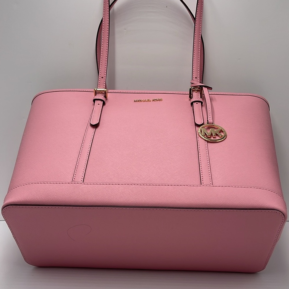 MICHAEL KORS
Jet Set Travel Lg Top Zip Shoulder Tote Saffiano Leather
Carnation - Picture 7 of 16
